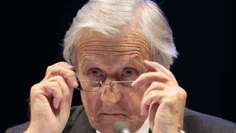 "Non mantiene le promesse, fa sempre retromarcia". L'attacco di Trichet a Trump