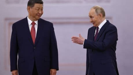 Body language analysis reveals who is REALLY in control between tinpot tyrants Putin & Xi at Victory Day parade