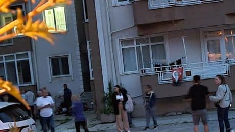 Çanakkale'de cam silerken 2. kattan düşen kadın öldü