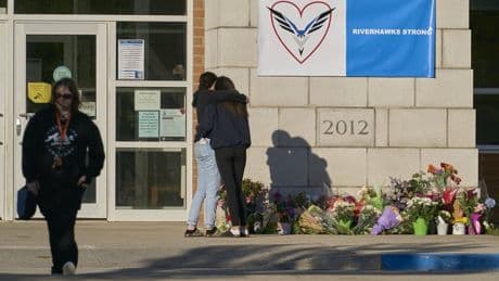Students, staff return to Ontario school after crash killed 4 teens and coach