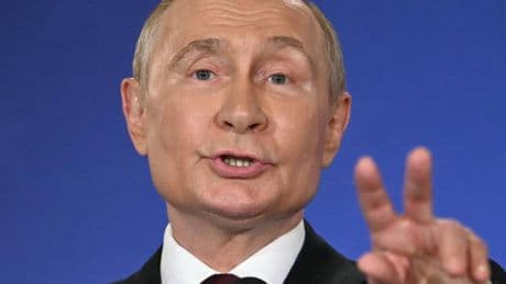 L'attesa di Putin che alza il tiro: la pace con Kiev a 10 condizioni