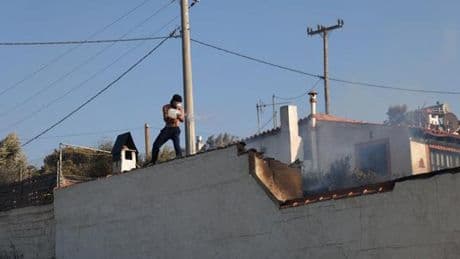 Vents violents en Grèce : deux personnes meurent noyées et une autre dans un incendie