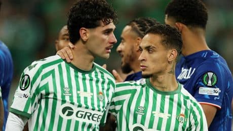 Emisarios béticos negocian en Manchester por Antony
