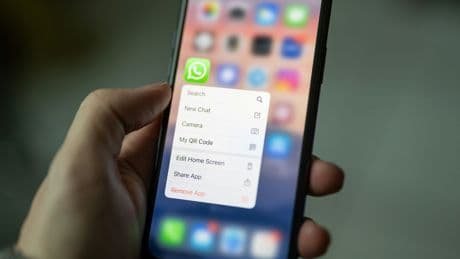 La RAE se pronuncia: ¿es correcto decir &quot;wasap&quot; en vez de &quot;WhatsApp&quot;?