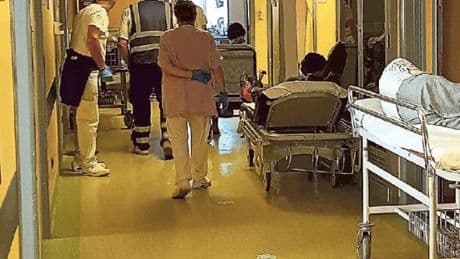 Ospedali liguri, allarme overbooking: un ricovero su 4 si può evitare