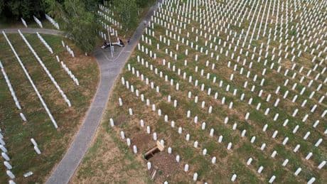 Gedenken an Srebrenica: Bundestag erinnert an Völkermord von Srebrenica vor 30 Jahren