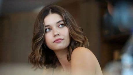 Afra Saraçoğlu'ndan yeni proje! Yerli Truman Show geliyor: Pera için anlaşıldı