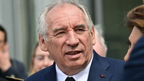 Associations et syndicats fustigent la méthode Bayrou sur le budget