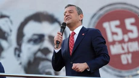 Özgür Özel'den asgari ücrete 'ara zam' çıkışı: 'Mücadeleyi hep birlikte yapmak zorundayız'