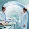 Man (61) sterft nadat ketting hem tegen MRI-machine zuigt