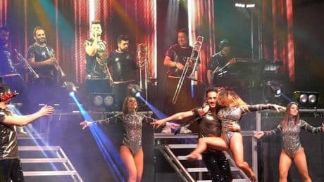 «Si cambiáramos el vestuario de las mujeres que actúan en nuestra orquesta, estaríamos vulnerando sus derechos de libertad»