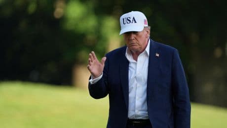 Trump amenaza a los países que "se alineen" con las 'políticas antiestadounidenses' de los BRICS con un arancel del 10%