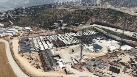 Hatay'a sismik izolatörlü yatırım: 600 yataklı hastane hızla yükseliyor
