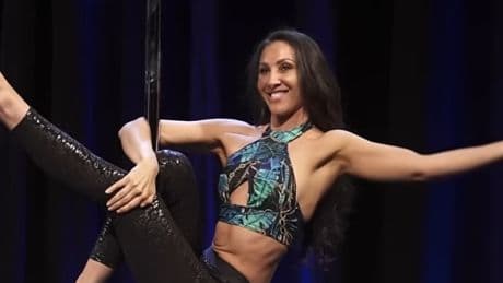 Poledance-Wettkampf gewonnen - YouTube-Star tanzt an der Stange