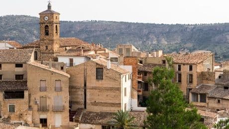 Tourists' horror as CROCODILE spotted lurking in Spanish holiday hotspot
