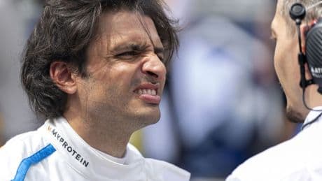 La cruel paradoja de Sainz con los Ferrari mientras Aston Martin sigue taladrando su sima