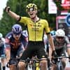 Dankzij berenwerk van Wout van Aert: Olav Kooij knalt naar etappezege in de Giro