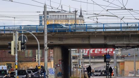 Verkehr: Risse und Drahtbrüche – Stadt sperrt Brücke in Magdeburg