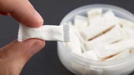 Les cigarettiers et les buralistes à l’offensive pour continuer à vendre des sachets de nicotine