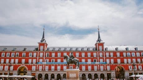 Madrid logra el milagro Laffer en el IRPF: recauda más bajando impuestos