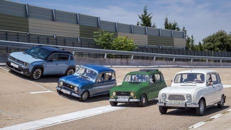 El emotivo encuentro entre el Renault 4 original y su reinterpretación eléctrica