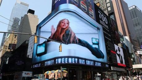 Sydney Sweeney et ses publicités pour les jeans American Eagle enflamment la toile et ravissent Donald Trump