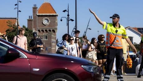 ANWB verwacht drukke wegen door strandweer, festival en NAVO-top