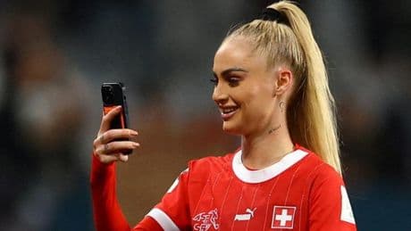 Debatte tobt – Bekannteste Fußballerin der Welt bangt um EM-Platz