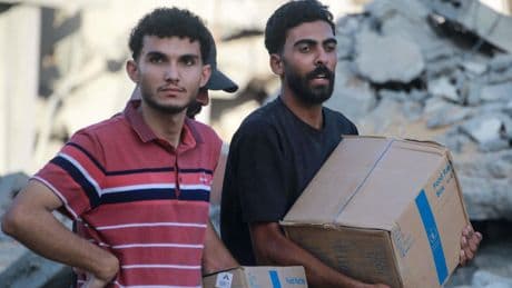 Sparatorie mortali nei centri di distribuzione alimentare a Gaza