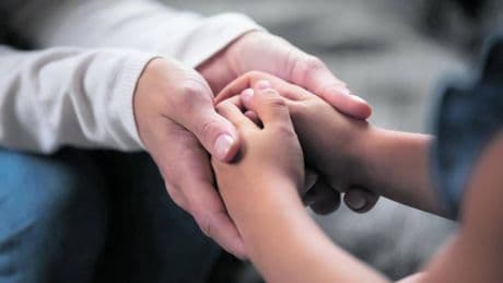 Affidi familiari in aumento (anche per gli stranieri soli)