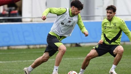 Jon Martín y Pablo Marín se ejercitan en solitario en Zubieta, pese a haber finalizado la temporada