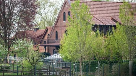 Ex-RAF-Terroristin vor Gericht: Gericht zieht für Klette-Prozess in umgebaute Reithalle