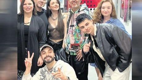 ‘Buzlu Cam’ı ilk kez seslendirdi