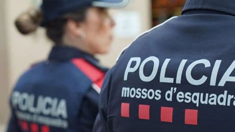 Piden hasta seis años de cárcel y 12 de inhabilitación para dos Mossos por una agresión homófoba cuando iban de paisano