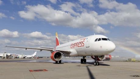Descuento de hasta un 35% en los vuelos de Iberia Express para viajar con tus amigos: estas son todas las condiciones y requisitos