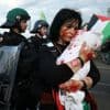 Politie zet waterkanon in tegen demonstranten bij anti-Israël protest • Spanje toont pancarte over Gaza ondanks dreiging sancties EBU