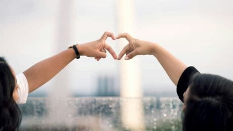 Comment gérer les amours de vacances de ses adolescents?