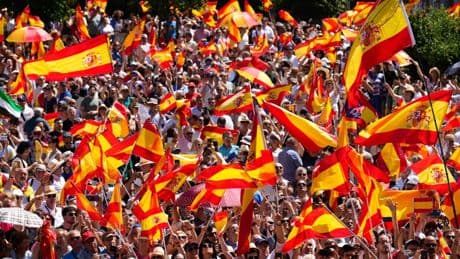 „Mafia oder Demokratie“: Zehntausende demonstrieren in Madrid gegen Regierung