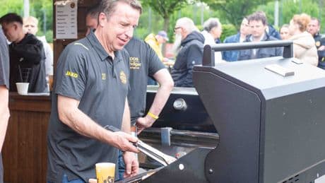 Hitzeschutzplan des Bundesgesundheitsministeriums Alkohol- und Grillverbot bei Sportveranstaltungen im Sommer gefordert