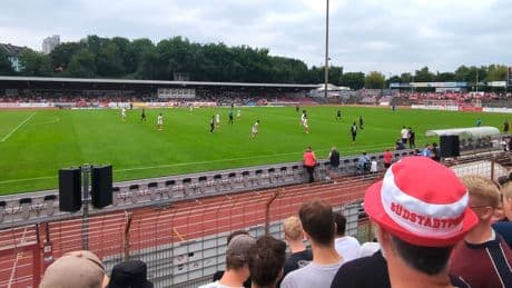 Fortuna Köln gewinnt gegen Oberhausen – sechs Tore, drei Rote Karten