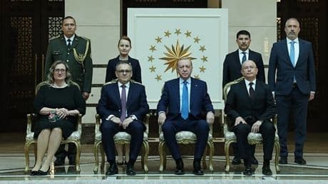 4 büyükelçiden güven mektubu