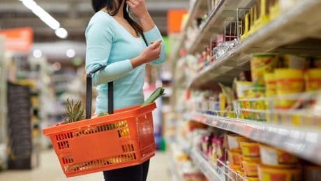 La escalada de básicos como huevos, legumbres, verduras y fruta enciende el debate sobre el fin de la rebaja del IVA