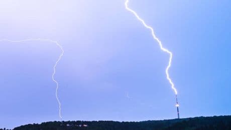 Gewitter in Wohnmobil und Wohnwagen: Hier droht Gefahr beim Camping