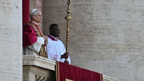 "Très fier et complètement sous le choc": le nouveau pape Léon XIV célébré aux États-Unis