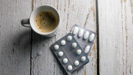 Schmerzmittel mit Kaffee einnehmen? Pharmakologe sieht Vorteil