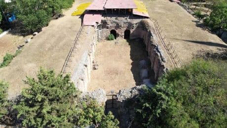 Arkeolojik kazılarda ortaya çıkarıldı; İstanbul'da binaların arasında saklı tarih