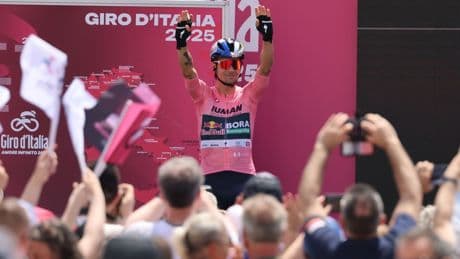 Primož Roglič manda en un Giro de Italia en el que Mikel Landa no sale de Albania
