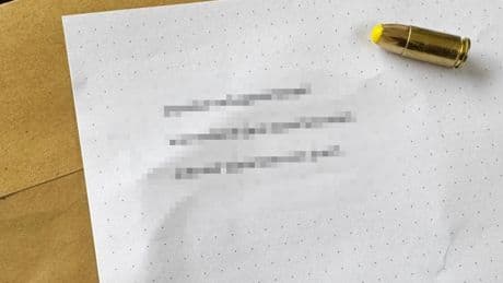 Polizei-Kritiker | Kommissar erhält Drohbrief mit Patrone