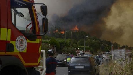 Un muerto en León y más de una docena de heridos en los incendios de Zamora y de Ourense