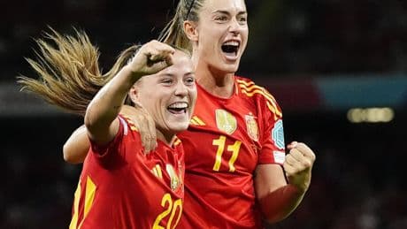 Fußball-EM in der Schweiz: Spanierinnen verschießen zwei Elfmeter – und stehen trotzdem im Halbfinale